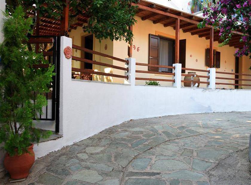 Mirsinia Apartments - Skopelos Loutraki  Екстериор снимка